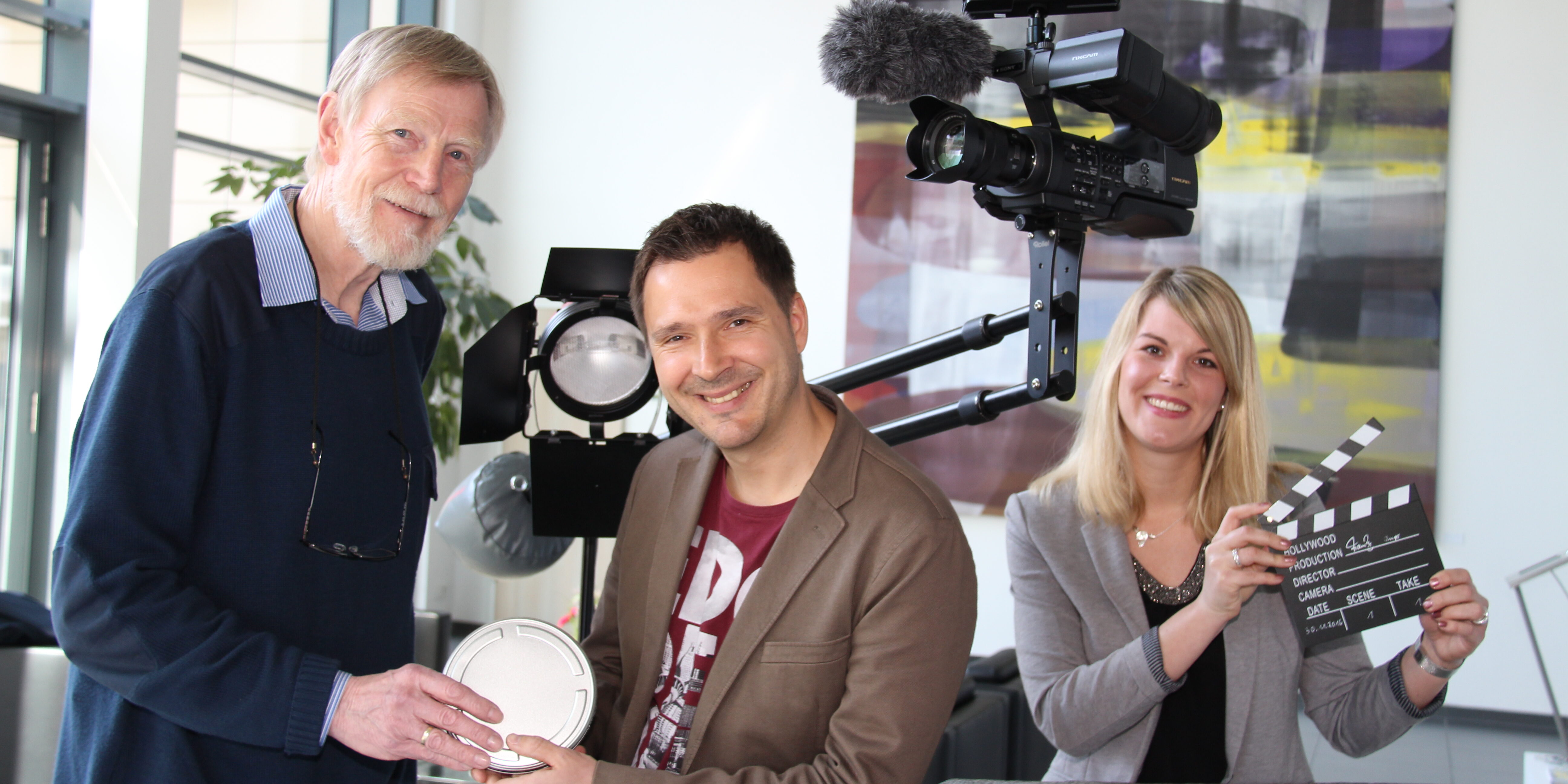 Beitragsbild Jugendliche in die Arbeitswelt einzugliedern – dabei hilft „Jugendhilfe Direkt“ mit seinem Vorsitzendem Hans-Werner Kleindiek (l.). Einen Film darüber haben Christian Brinkrolf und Nadine Malkemper vom Landwirtschaftsverlag produziert.
