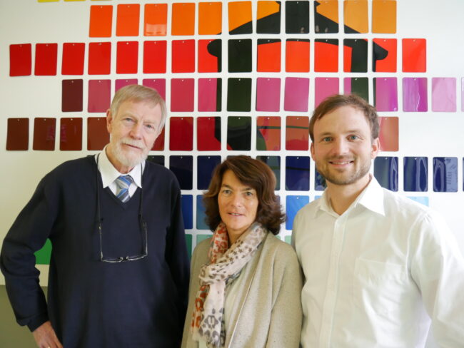 V.l.n.r.: Hans Werner Kleindiek, Vorsitzender des gemeinnützigen Vereins „Jugendhilfe direkt“, mit Gerlind Griese, Kaufmännische Ausbildungsleiterin, und Simon Schmidt-Bussmann, Leiter Personalentwicklung.